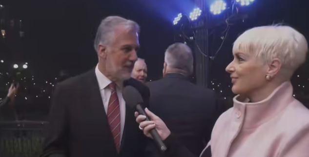 Ειρωνίες του δημάρχου Κερκύρας προς δημοσιογράφο κατά τη διάρκεια της ανάστασης: «Υπάρχω για το κανάλι σας;» (video)